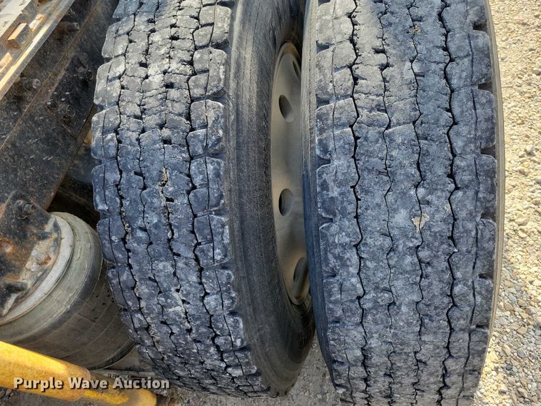 image for item DX7433 1999 Mack CH600 semi truck