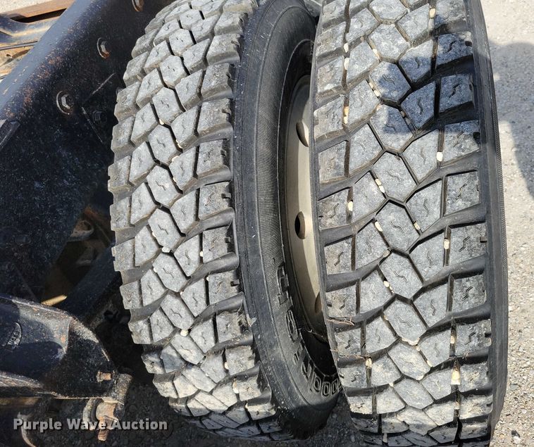 image for item DX7433 1999 Mack CH600 semi truck