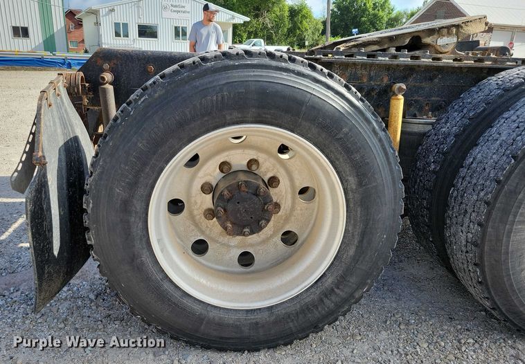 image for item DX7433 1999 Mack CH600 semi truck