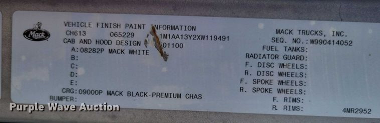 image for item DX7433 1999 Mack CH600 semi truck