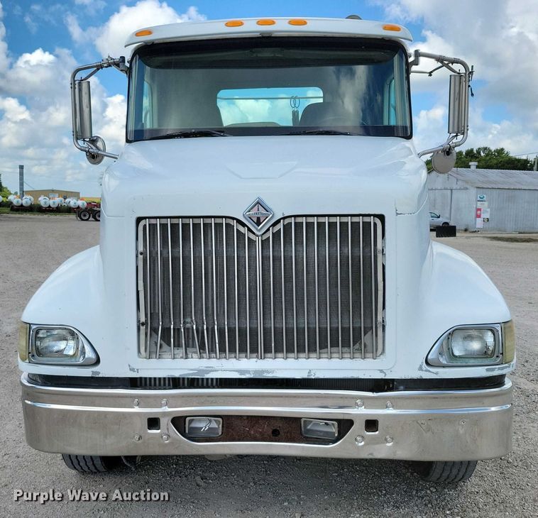 image for item DX7444 2005 International  9200i semi truck