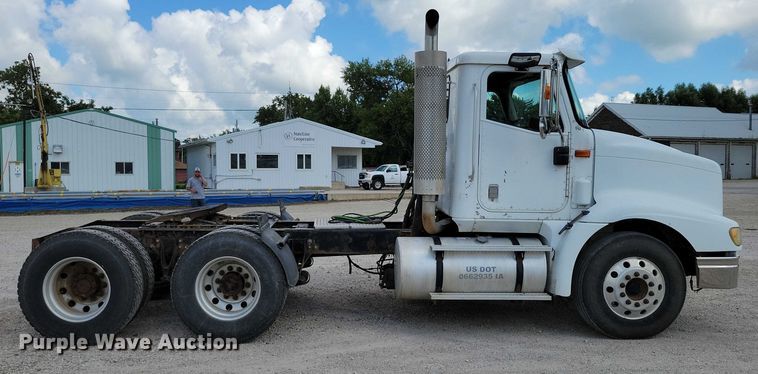 image for item DX7444 2005 International  9200i semi truck