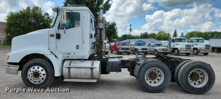 image for item DX7444 2005 International  9200i semi truck
