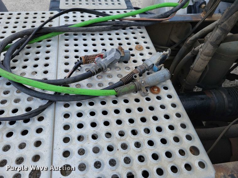 image for item DX7444 2005 International  9200i semi truck