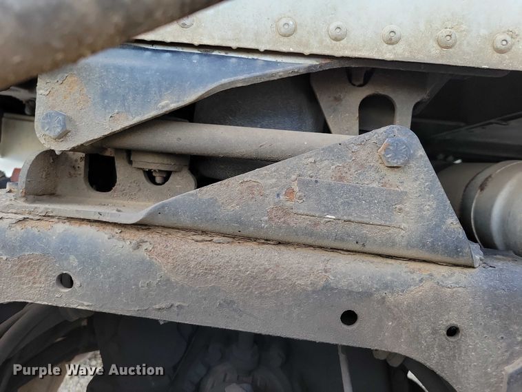 image for item DX7444 2005 International  9200i semi truck