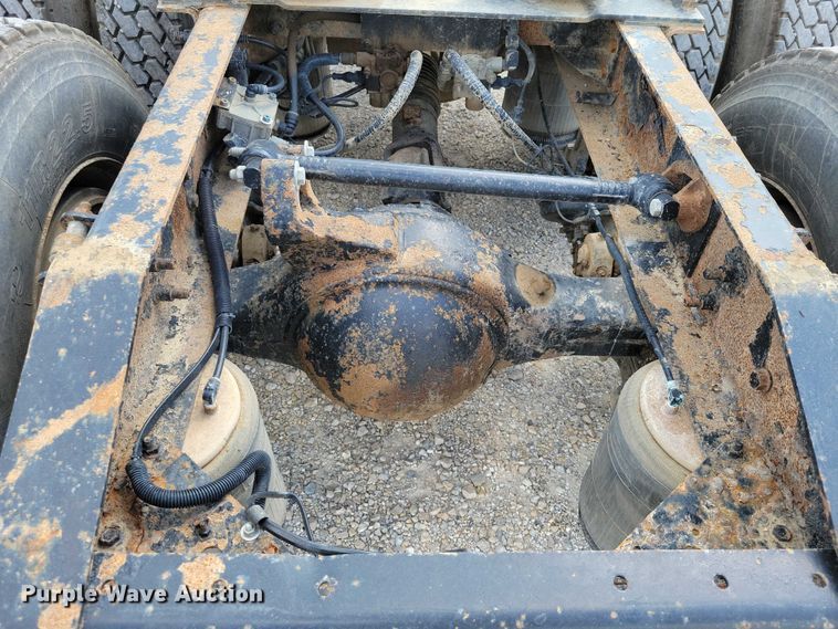 image for item DX7444 2005 International  9200i semi truck