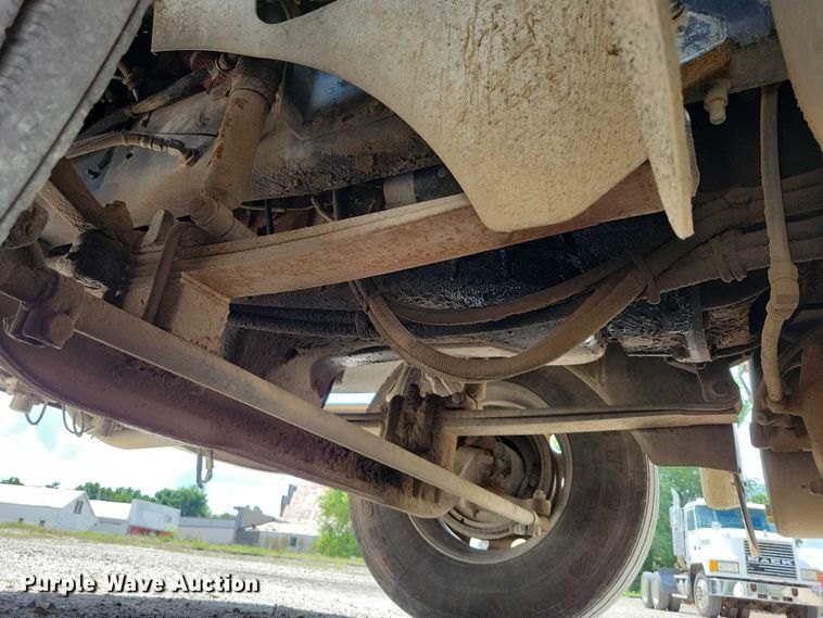 image for item DX7444 2005 International  9200i semi truck