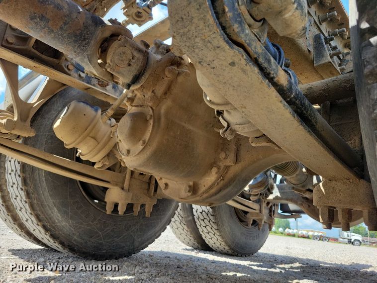 image for item DX7444 2005 International  9200i semi truck