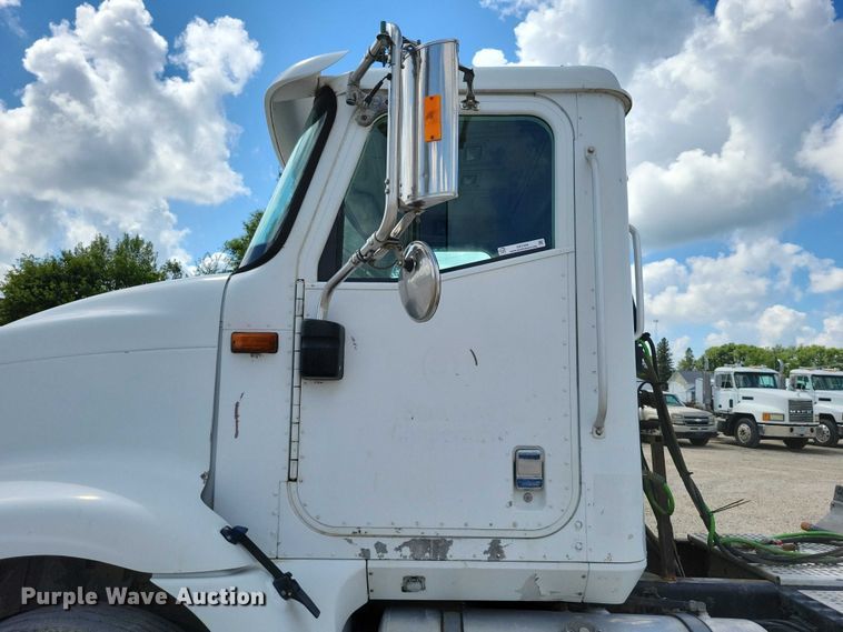 image for item DX7444 2005 International  9200i semi truck