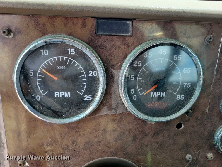 image for item DX7444 2005 International  9200i semi truck