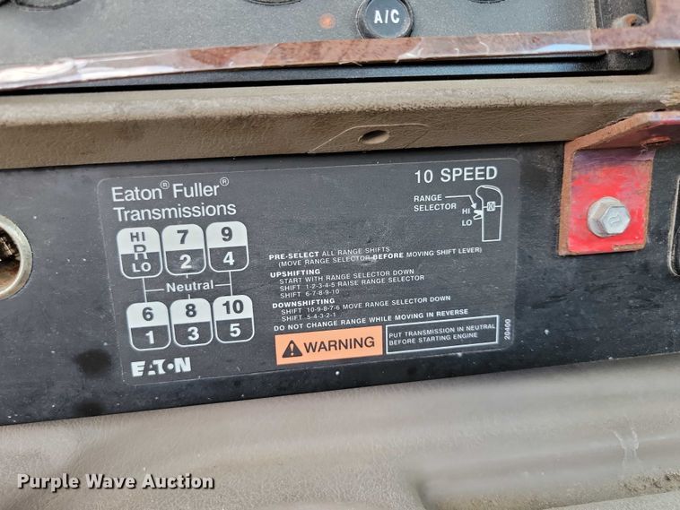 image for item DX7444 2005 International  9200i semi truck