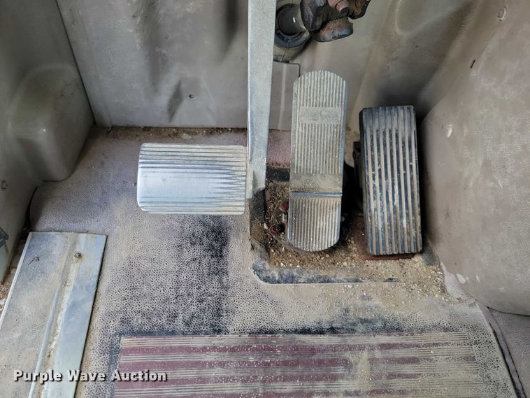 image for item DX7444 2005 International  9200i semi truck