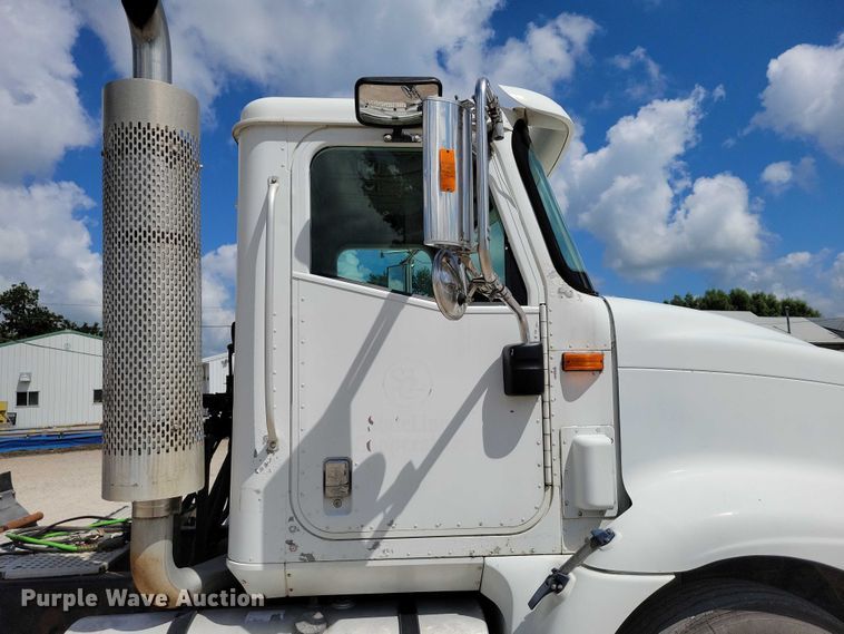 image for item DX7444 2005 International  9200i semi truck