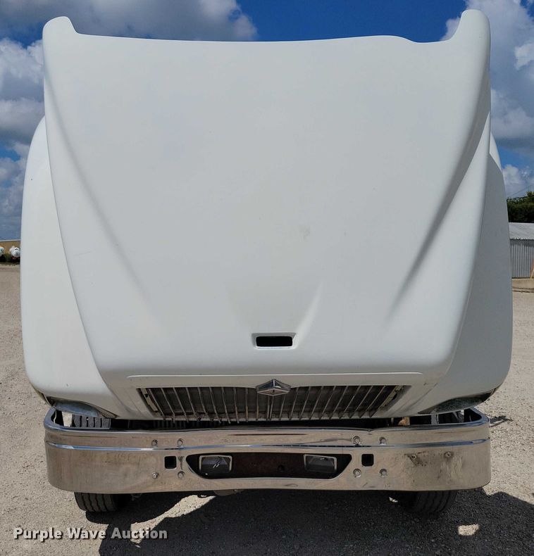 image for item DX7444 2005 International  9200i semi truck