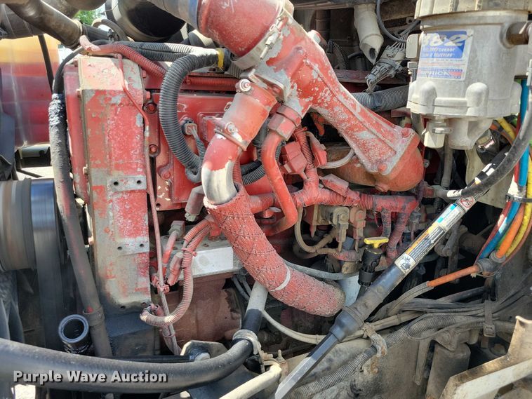 image for item DX7444 2005 International  9200i semi truck