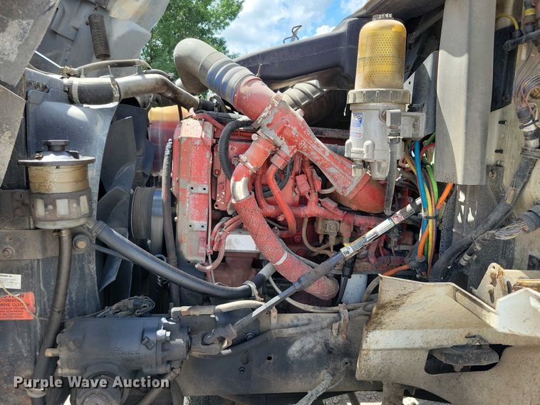 image for item DX7444 2005 International  9200i semi truck