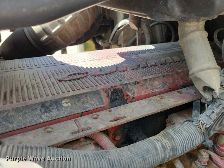 image for item DX7444 2005 International  9200i semi truck