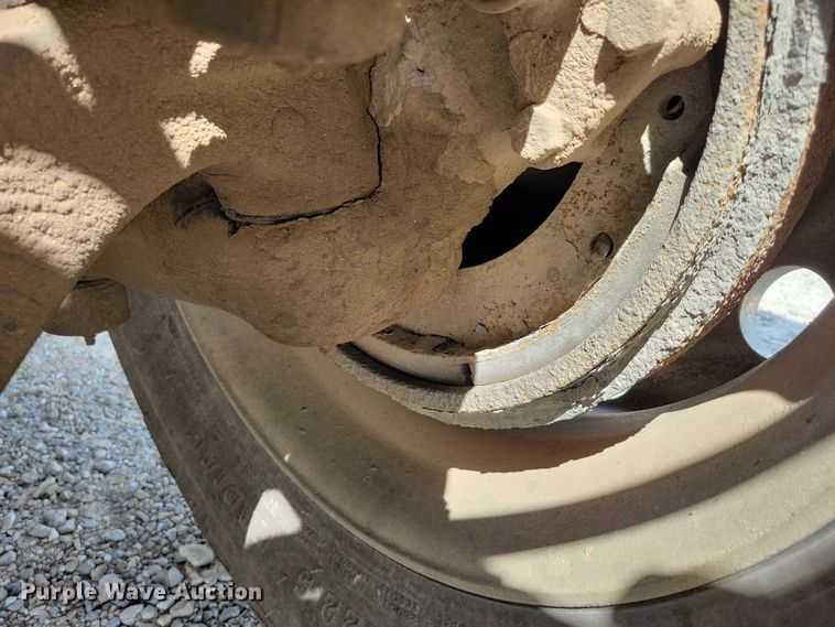 image for item DX7444 2005 International  9200i semi truck