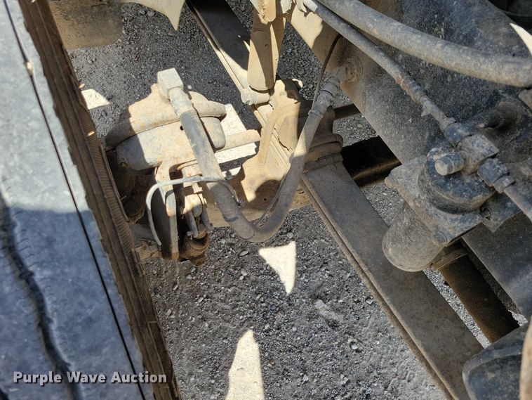 image for item DX7444 2005 International  9200i semi truck