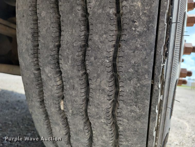 image for item DX7444 2005 International  9200i semi truck