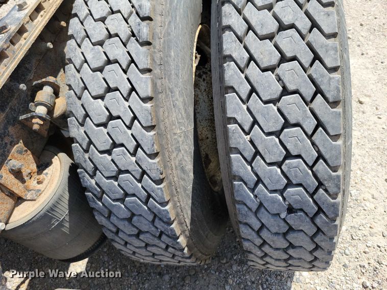 image for item DX7444 2005 International  9200i semi truck