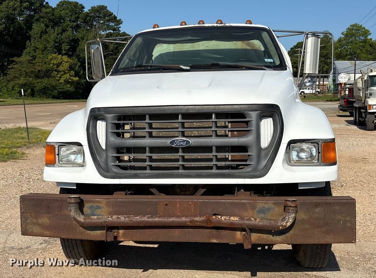 image for item DY0936 2000 Ford F650 water truck