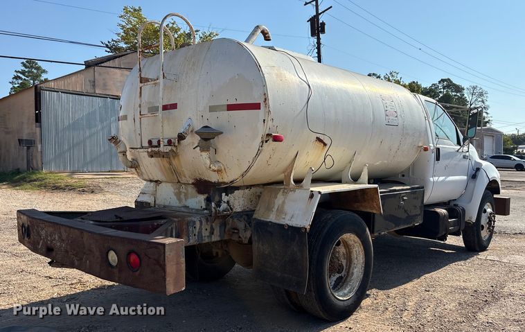 image for item DY0936 2000 Ford F650 water truck