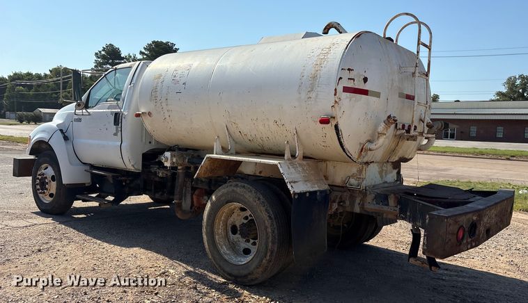 image for item DY0936 2000 Ford F650 water truck