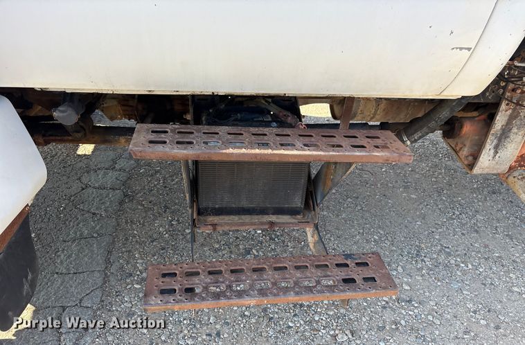 image for item DY0936 2000 Ford F650 water truck