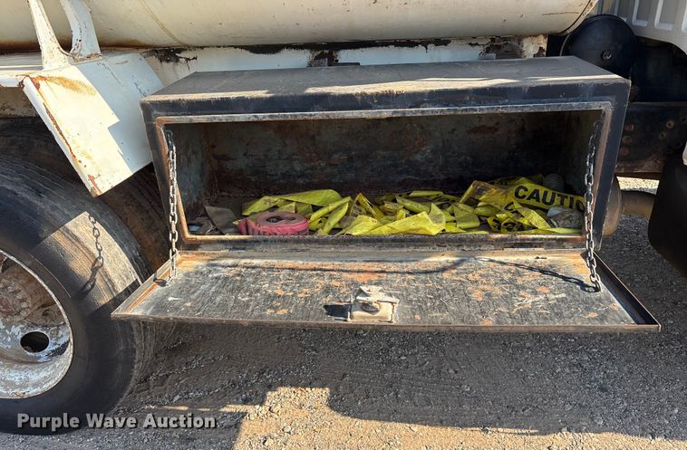 image for item DY0936 2000 Ford F650 water truck