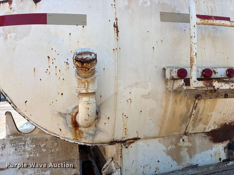 image for item DY0936 2000 Ford F650 water truck