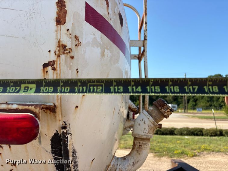 image for item DY0936 2000 Ford F650 water truck