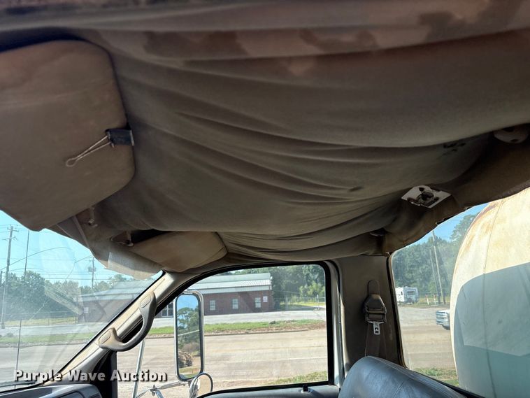 image for item DY0936 2000 Ford F650 water truck