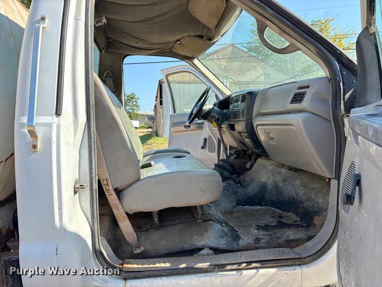 image for item DY0936 2000 Ford F650 water truck