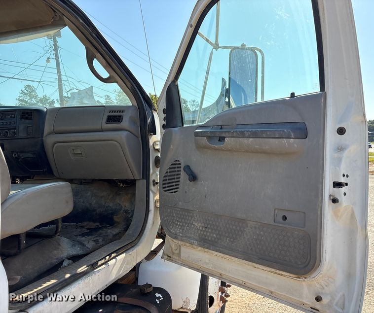 image for item DY0936 2000 Ford F650 water truck