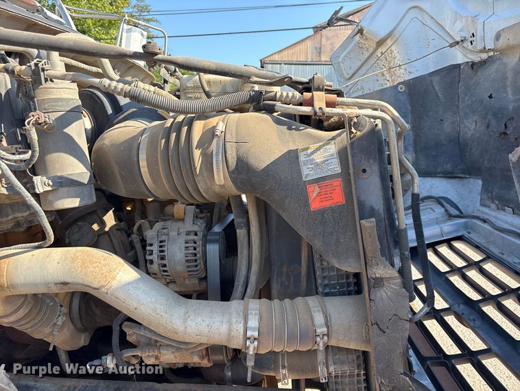 image for item DY0936 2000 Ford F650 water truck