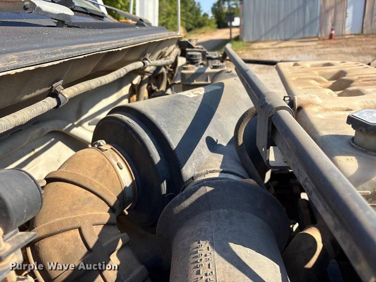 image for item DY0936 2000 Ford F650 water truck