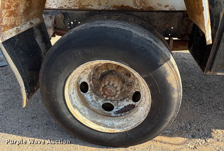 image for item DY0936 2000 Ford F650 water truck