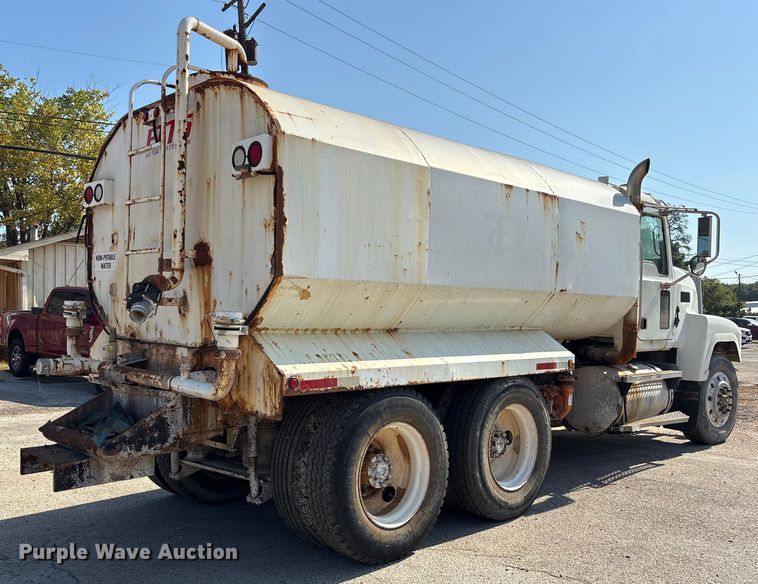 image for item DY0937 2004 Mack CH6000 water truck
