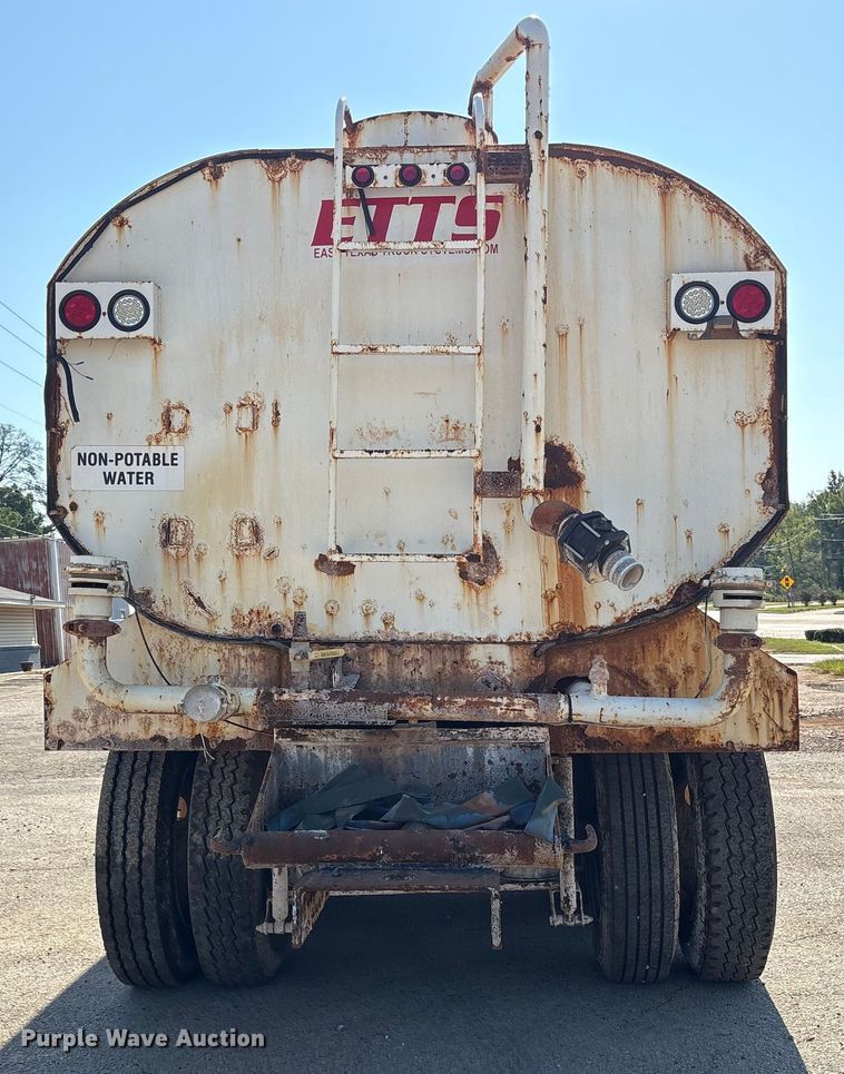 image for item DY0937 2004 Mack CH6000 water truck