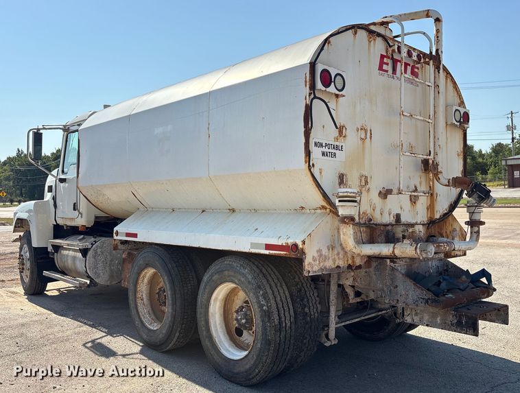 image for item DY0937 2004 Mack CH6000 water truck