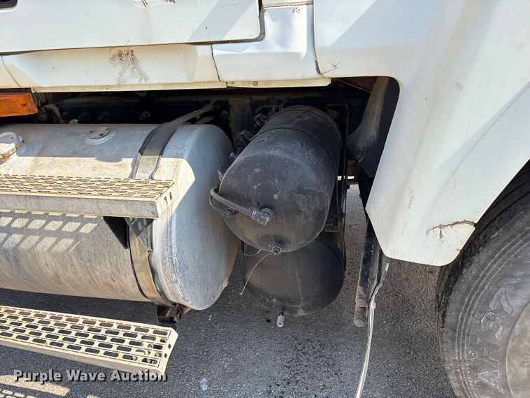 image for item DY0937 2004 Mack CH6000 water truck