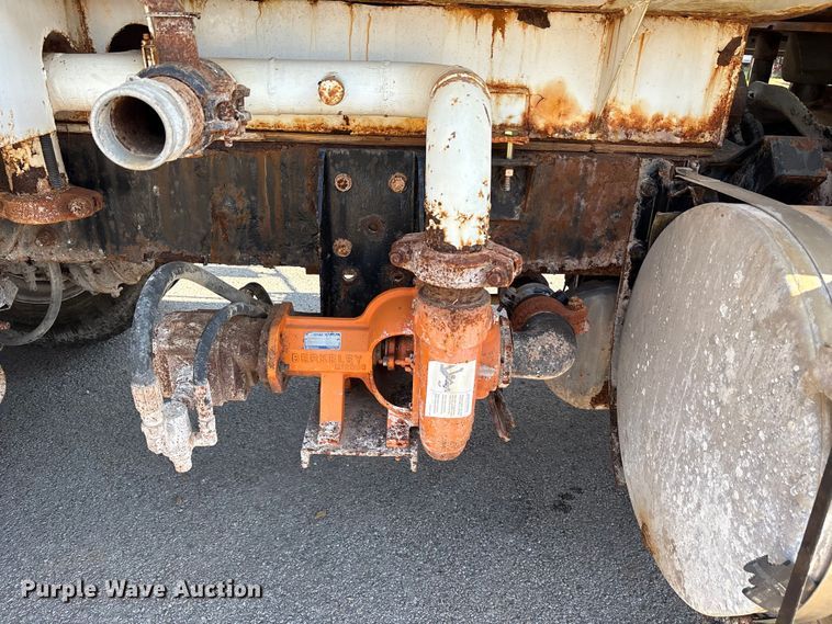 image for item DY0937 2004 Mack CH6000 water truck