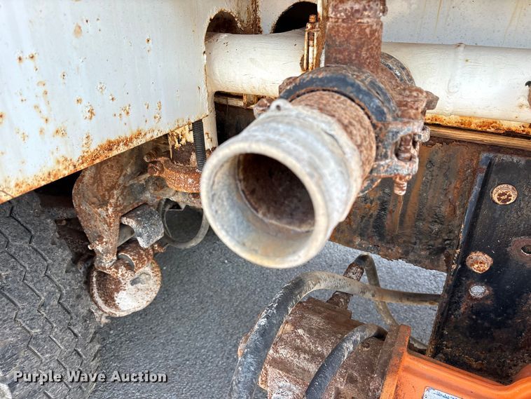 image for item DY0937 2004 Mack CH6000 water truck