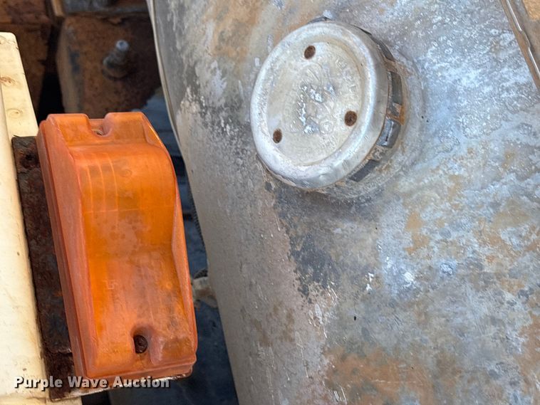 image for item DY0937 2004 Mack CH6000 water truck