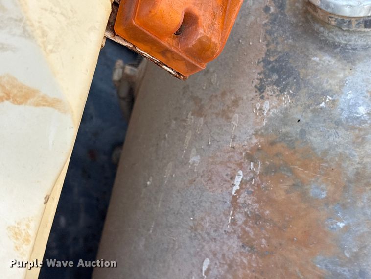 image for item DY0937 2004 Mack CH6000 water truck