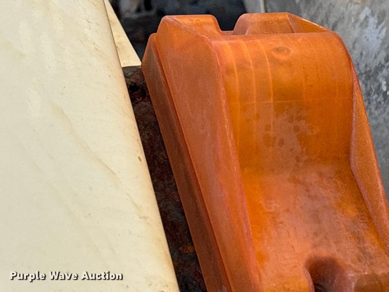 image for item DY0937 2004 Mack CH6000 water truck