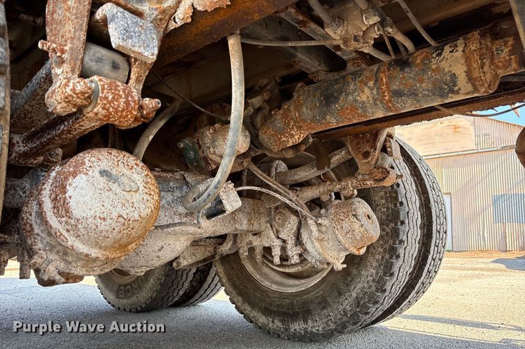 image for item DY0937 2004 Mack CH6000 water truck