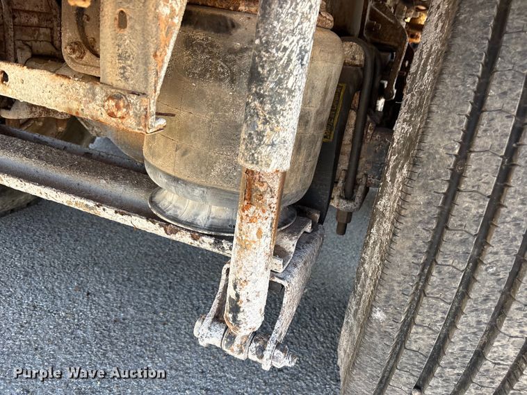 image for item DY0937 2004 Mack CH6000 water truck