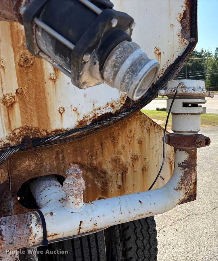 image for item DY0937 2004 Mack CH6000 water truck